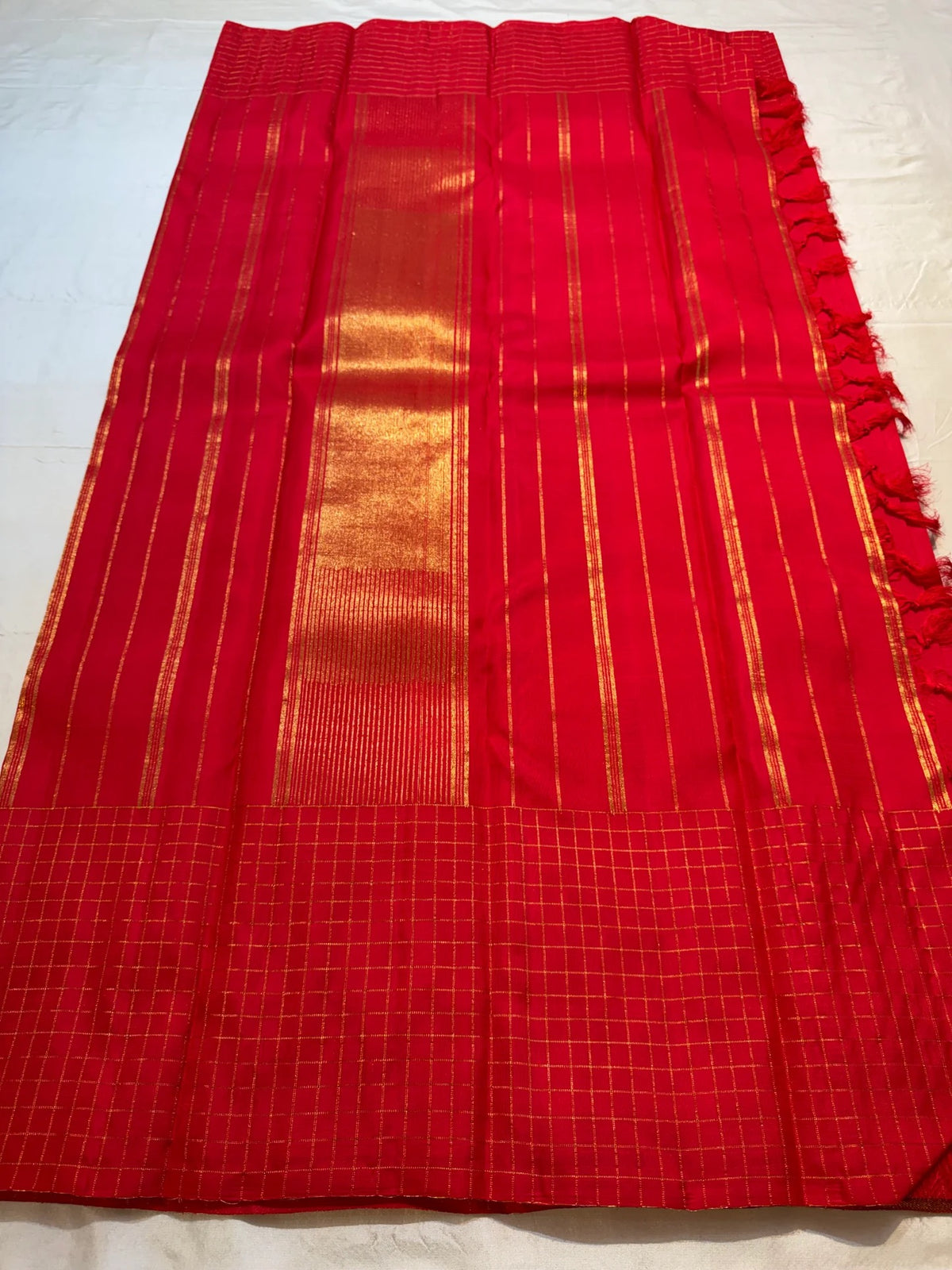 Vivid Red Ettukol Kanjivaram silk saree full view