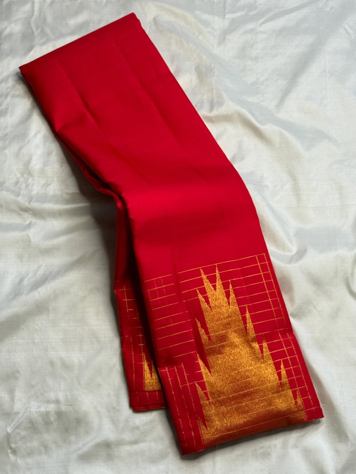 Vivid Red Kanjivaram pure silk saree Ettukol weave