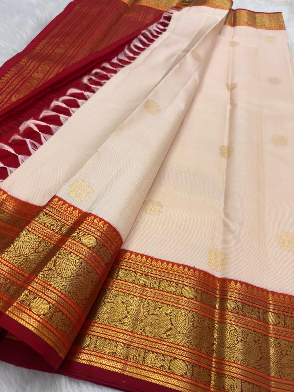 Warm Ivory Kanchipuram Saree — body close-up showing fine Vairaoosi zari lines
