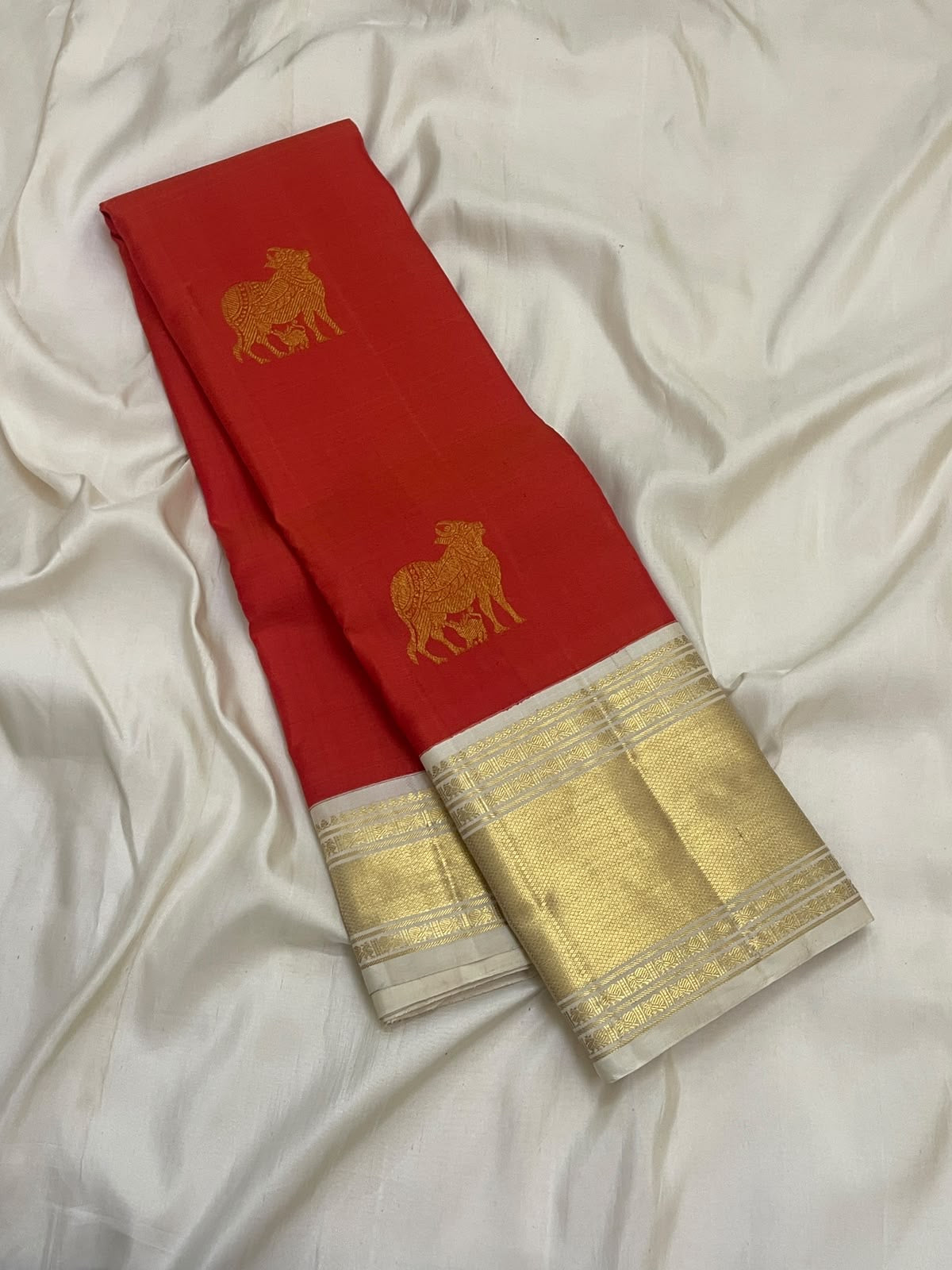 Grand Warm Ivory Kanchipuram pallu with dense antique gold zari lattice