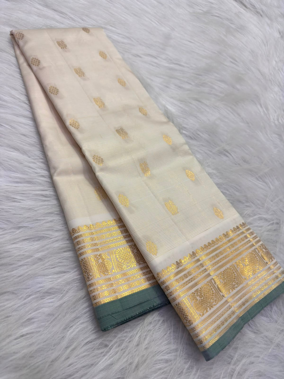Handwoven ivory Kanjivaram Vairaoosi saree with fine linear silk texture