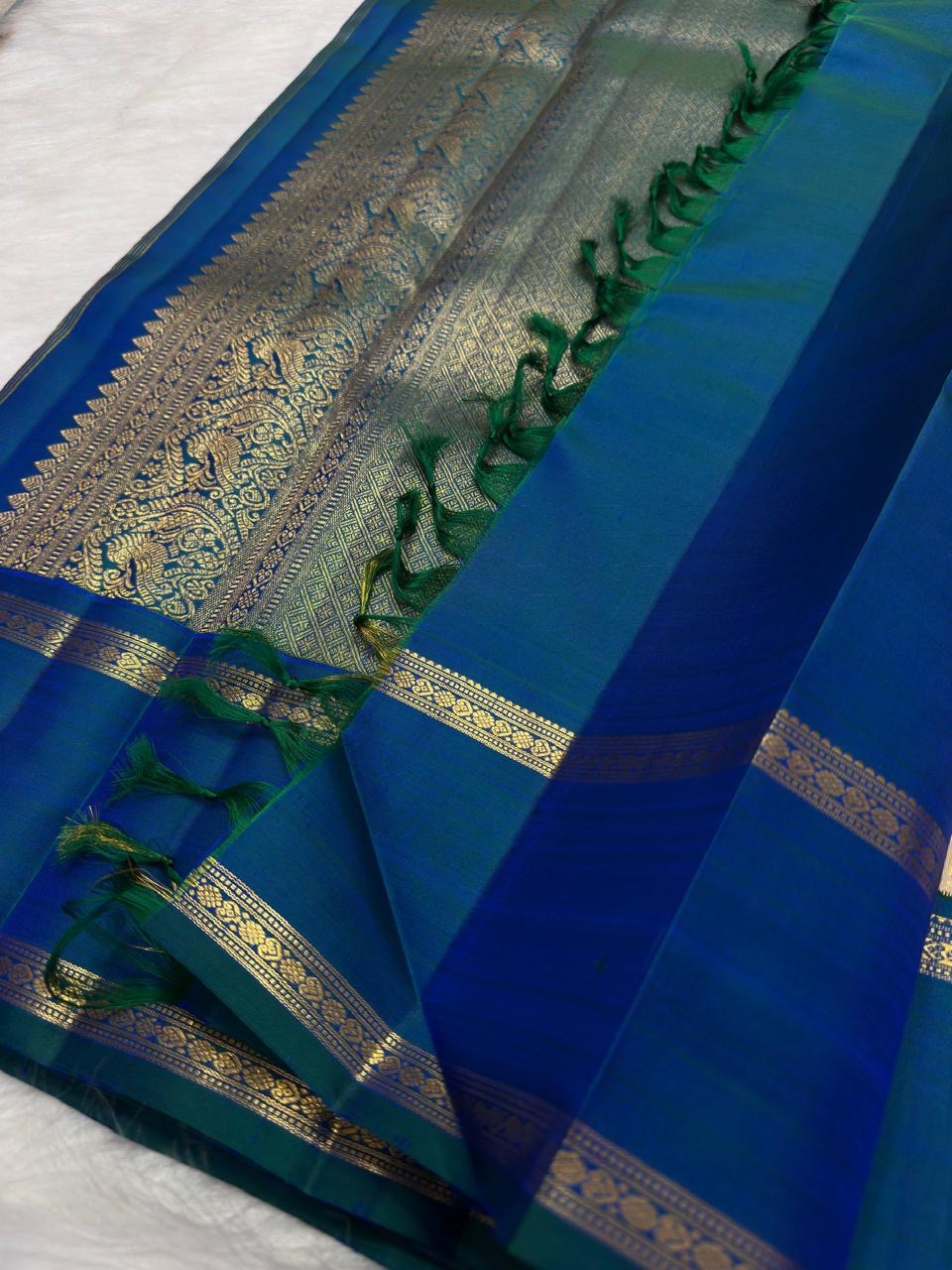 Warm Ivory Handwoven Pure Silk Kanjivaram Saree with Zari Kattam and Peacock Blue-Green Shot Border