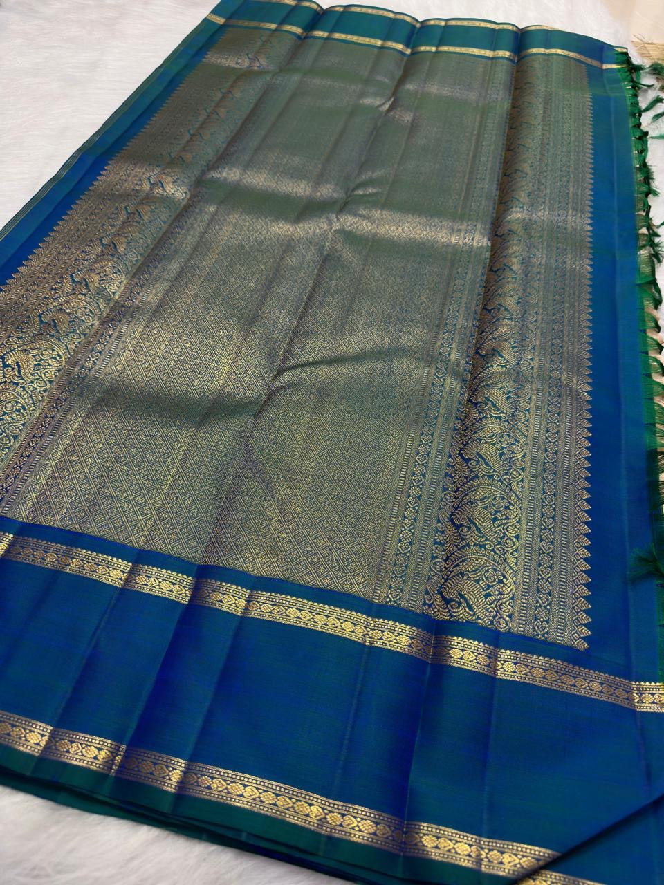 Warm Ivory Handwoven Pure Silk Kanjivaram Saree with Zari Kattam and Peacock Blue-Green Shot Border