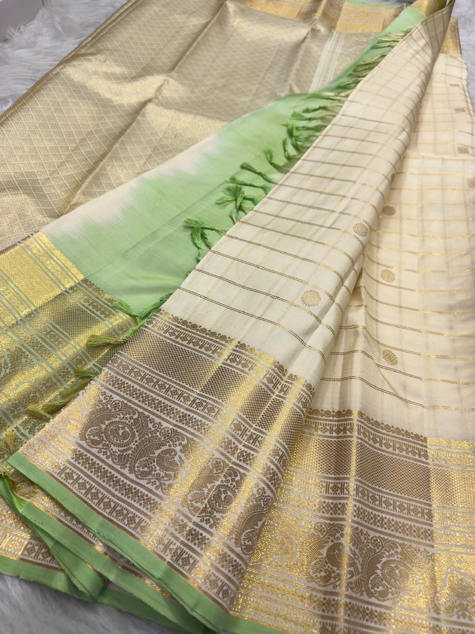 Close view of Mint Green Kanchipuram border with Peacock motifs, Vanki Pettu and richly woven metallic zari registers.