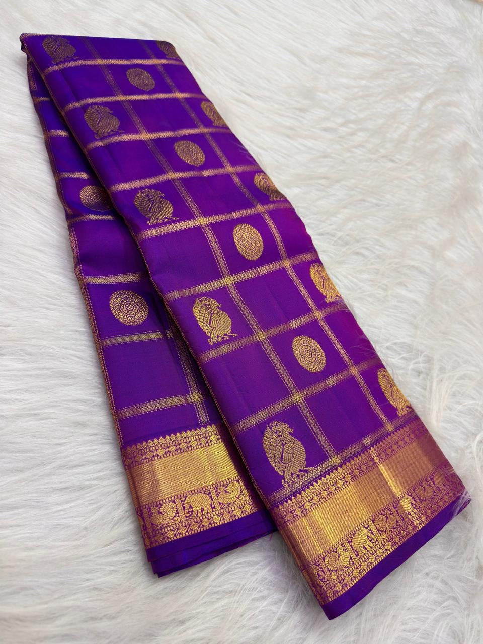 Yaanai gold-zari border on the Kathiripoo Violet Kanchipuram saree.