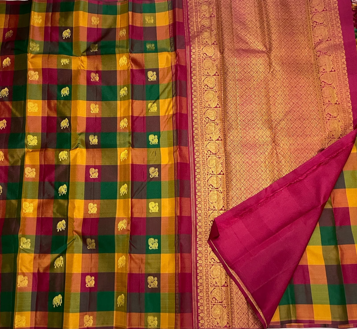 Rani Pink Kanchipuram pallu with a fine zari lattice field and framed Yaanai motif side registers.
