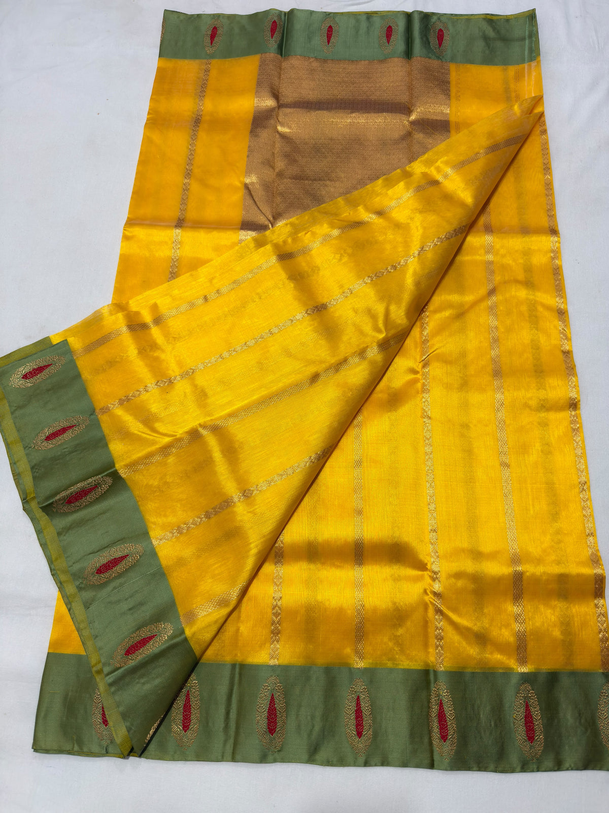Sunlit golden-yellow Pattu Silk Chanderi handloom saree