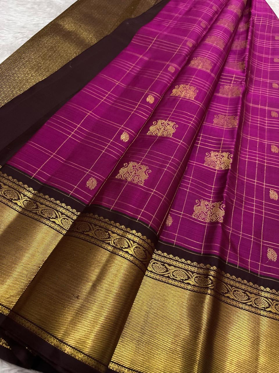 Zari Kattam KanchiPattu silk saree — gold zari checked motif close-up