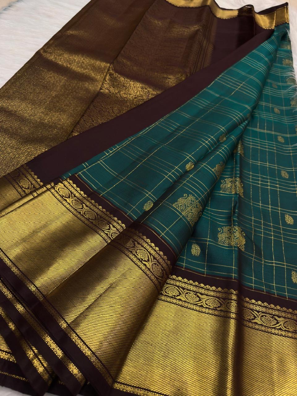 Fine gold zari grid on teal green Zari Kattam Kancheepuram saree